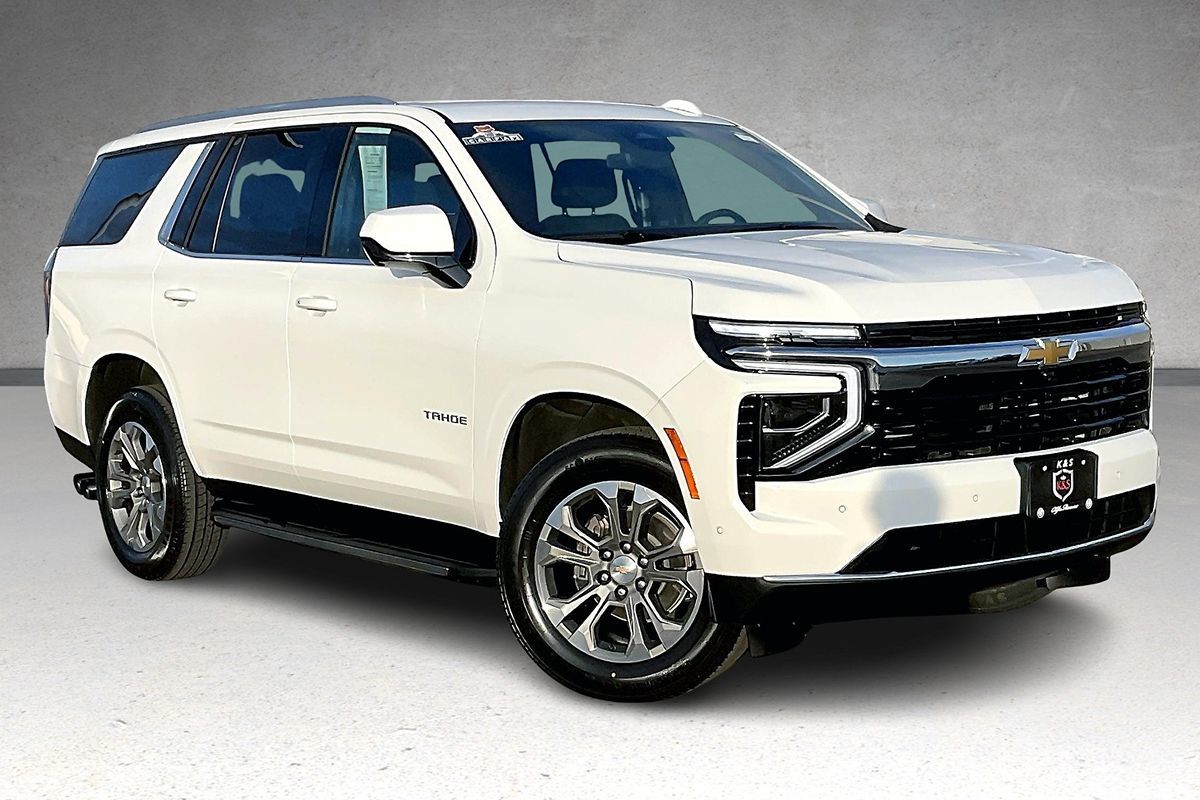 2025 Chevrolet Tahoe LS photo 2