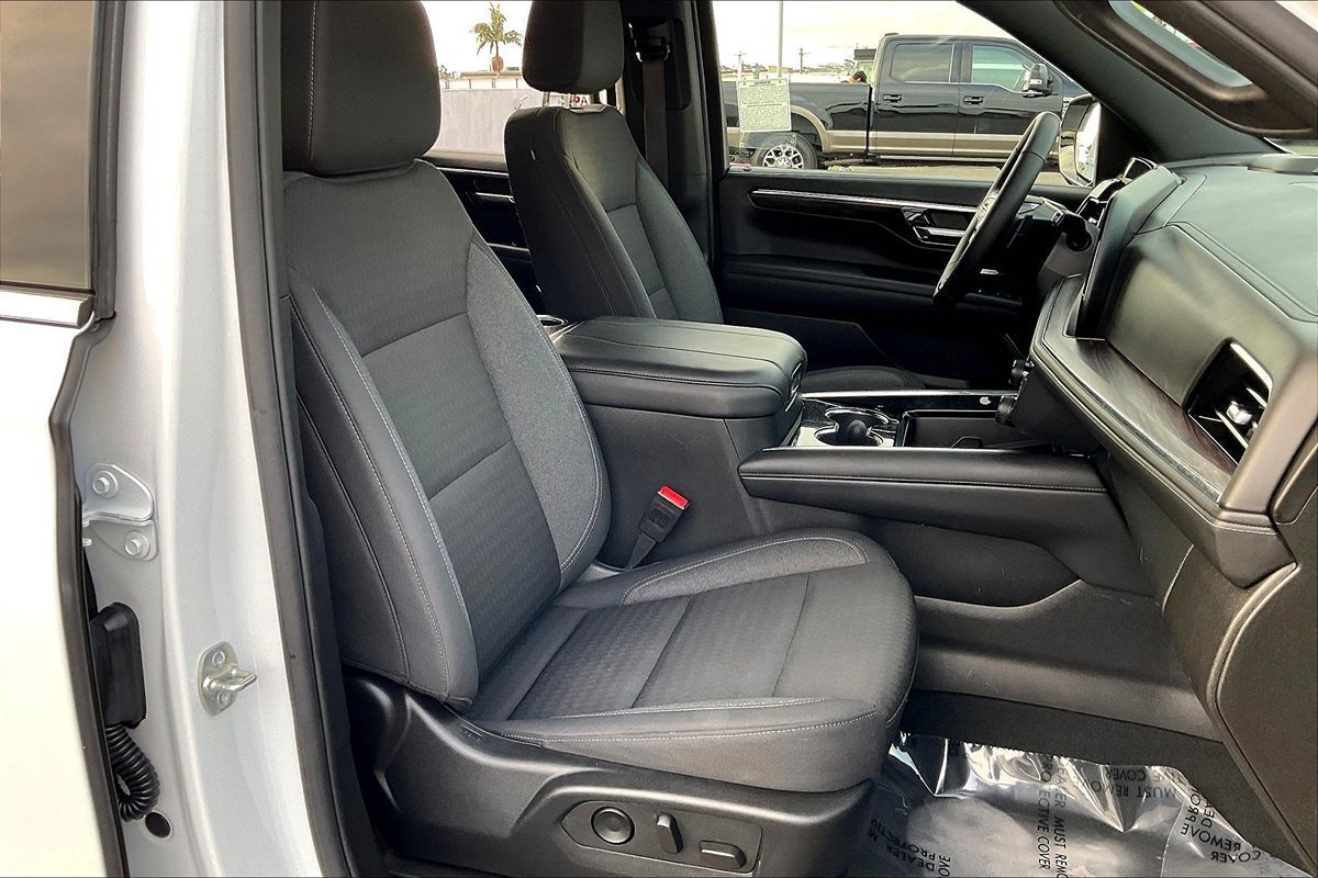 2025 Chevrolet Tahoe LS photo 6