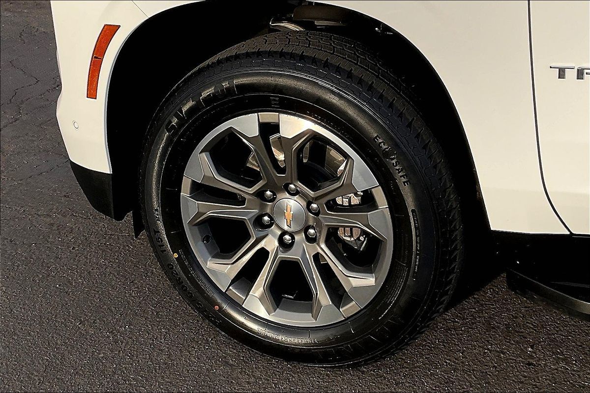 2025 Chevrolet Tahoe LS photo 7