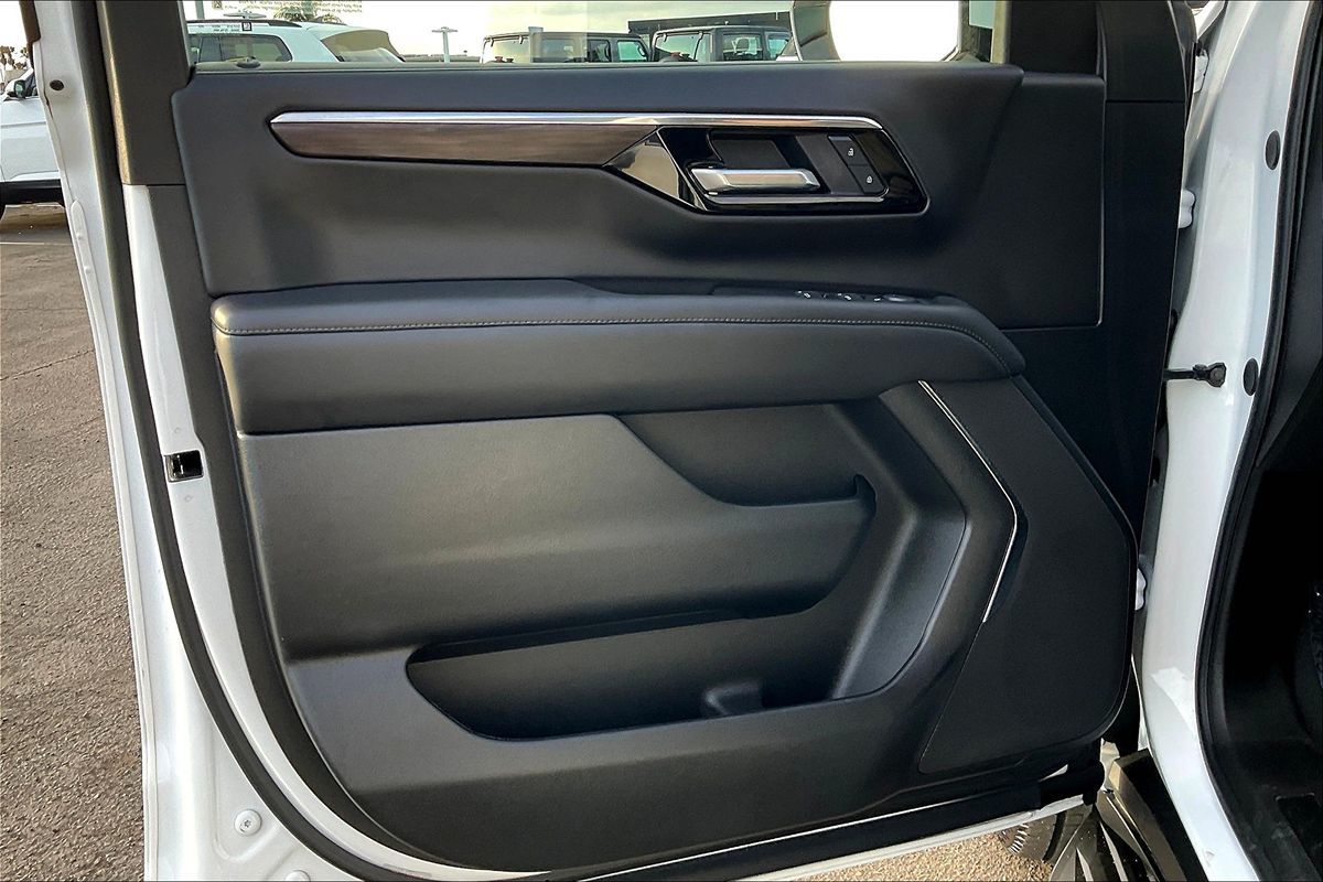 2025 Chevrolet Tahoe LS photo 17
