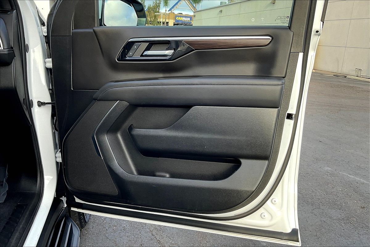 2025 Chevrolet Tahoe LS photo 18