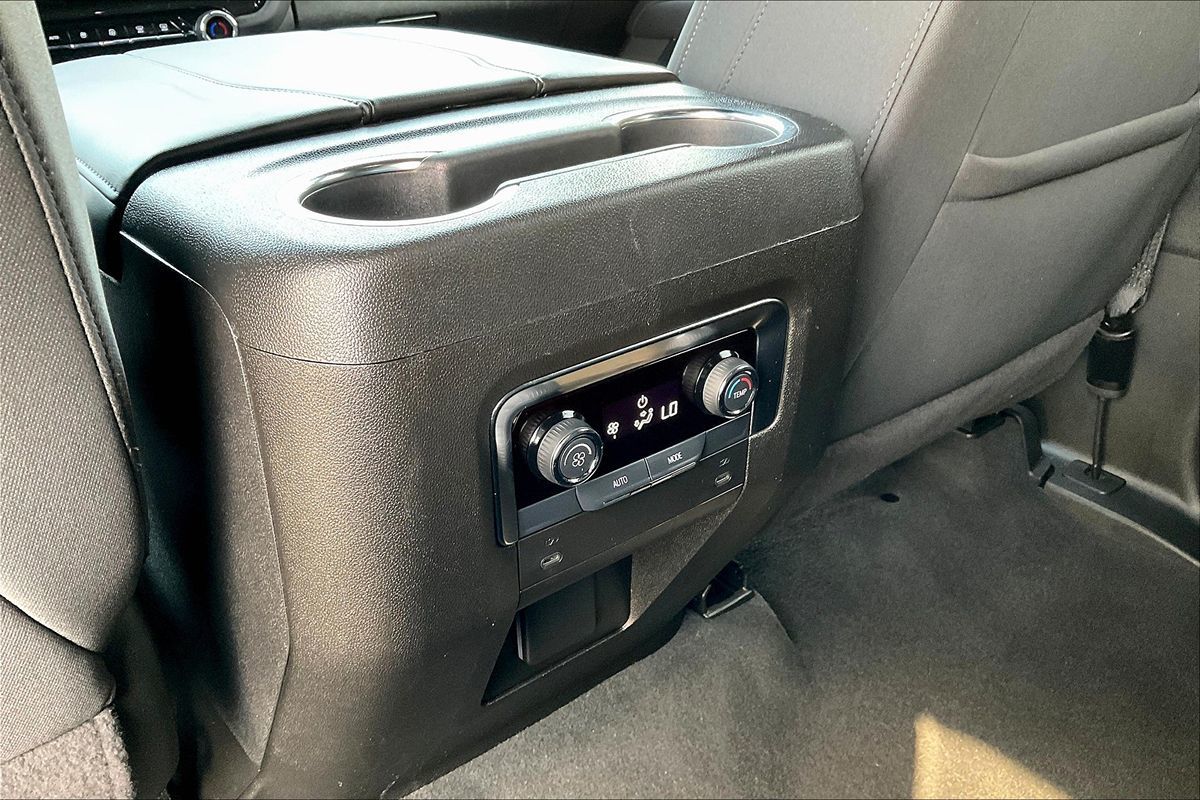 2025 Chevrolet Tahoe LS photo 28