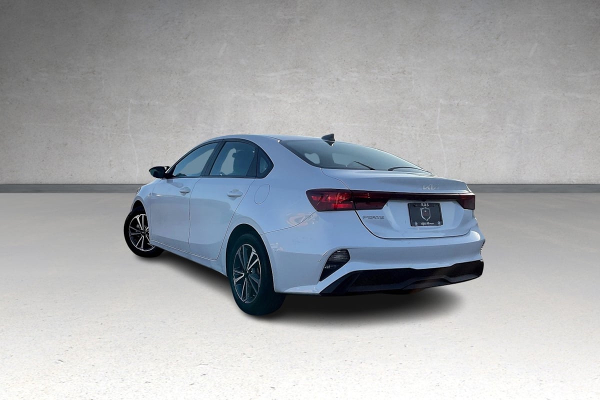2022 Kia Forte LXS photo 3