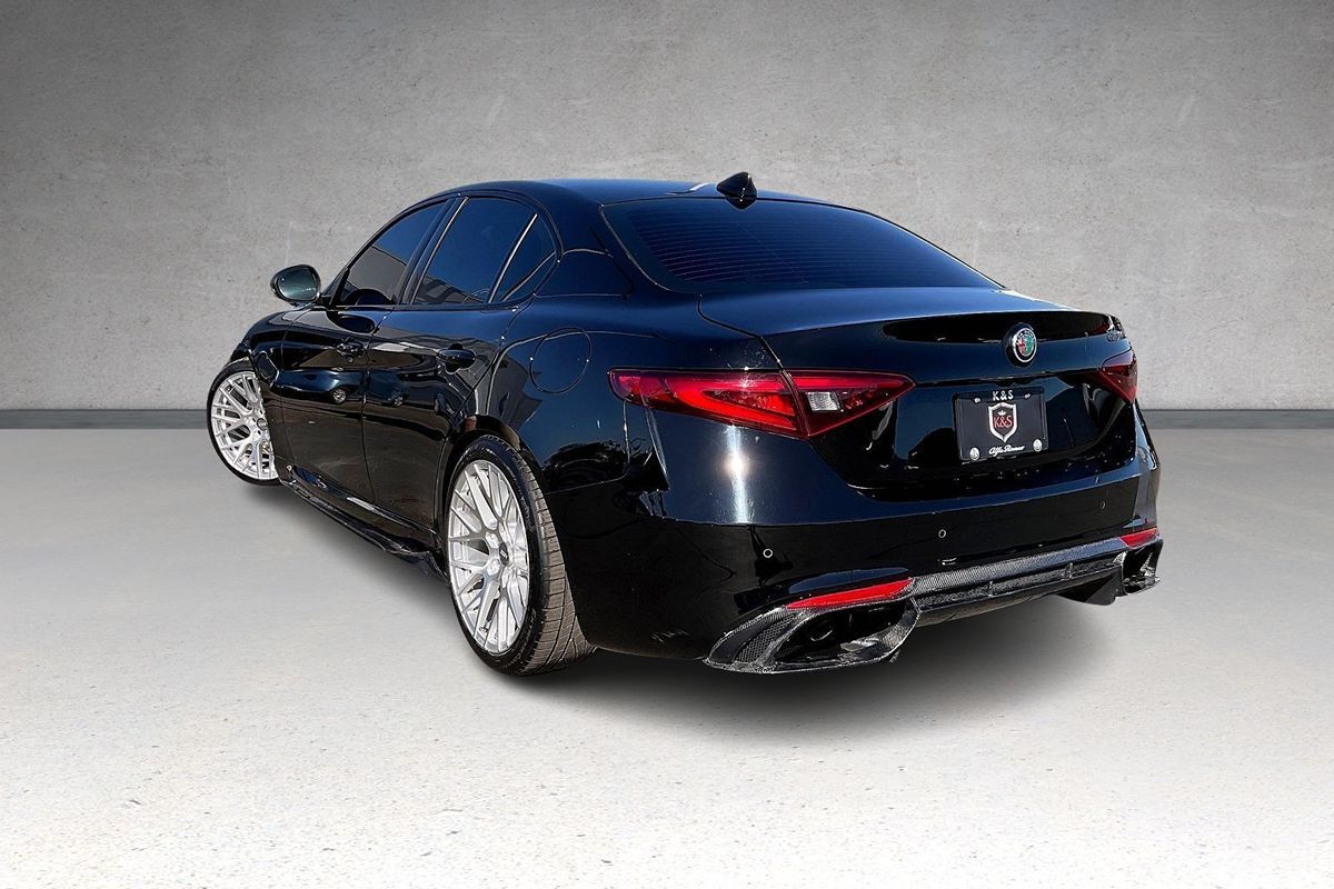 2021 Alfa Romeo Giulia photo 3