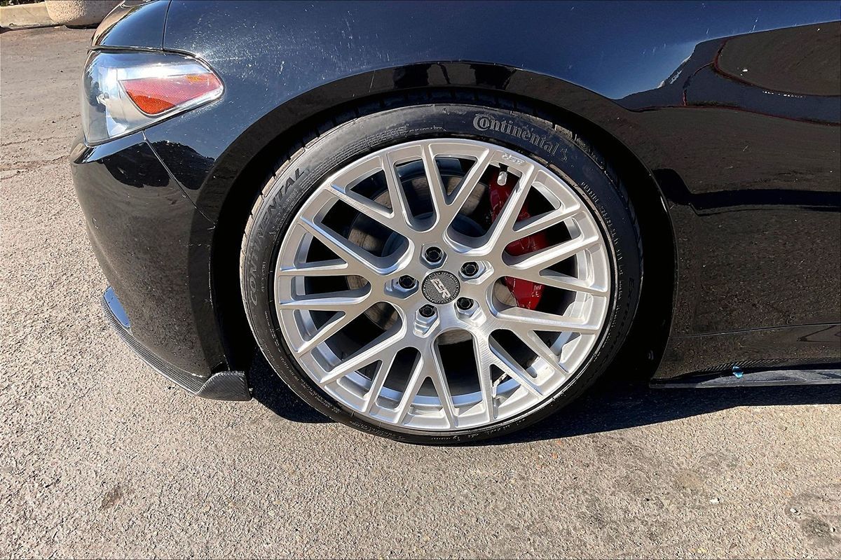 2021 Alfa Romeo Giulia photo 4