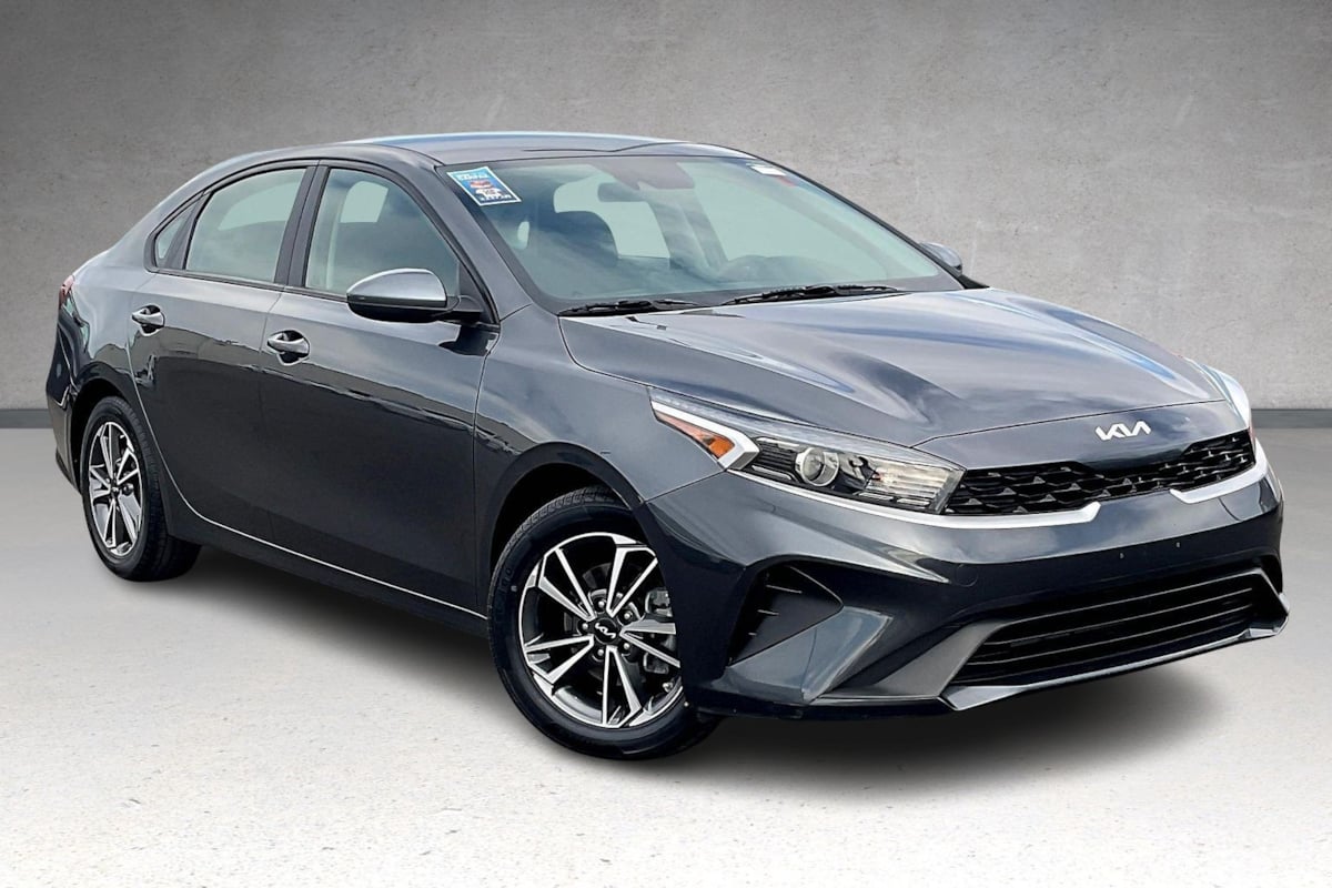 2022 Kia Forte FE LXS photo 2