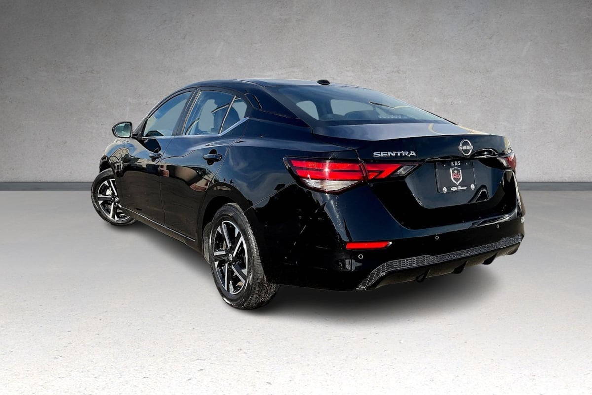 2024 Nissan Sentra SV photo 3