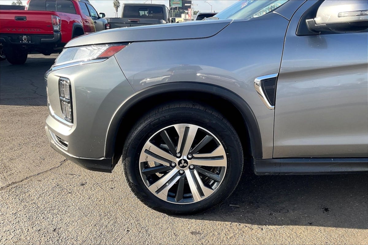 2024 Mitsubishi Outlander Sport ES LE SE photo 3