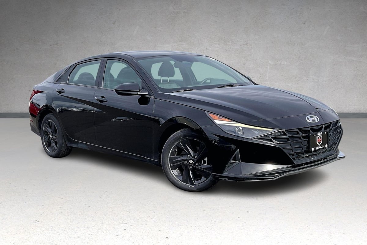 2021 Hyundai Elantra SEL photo 2