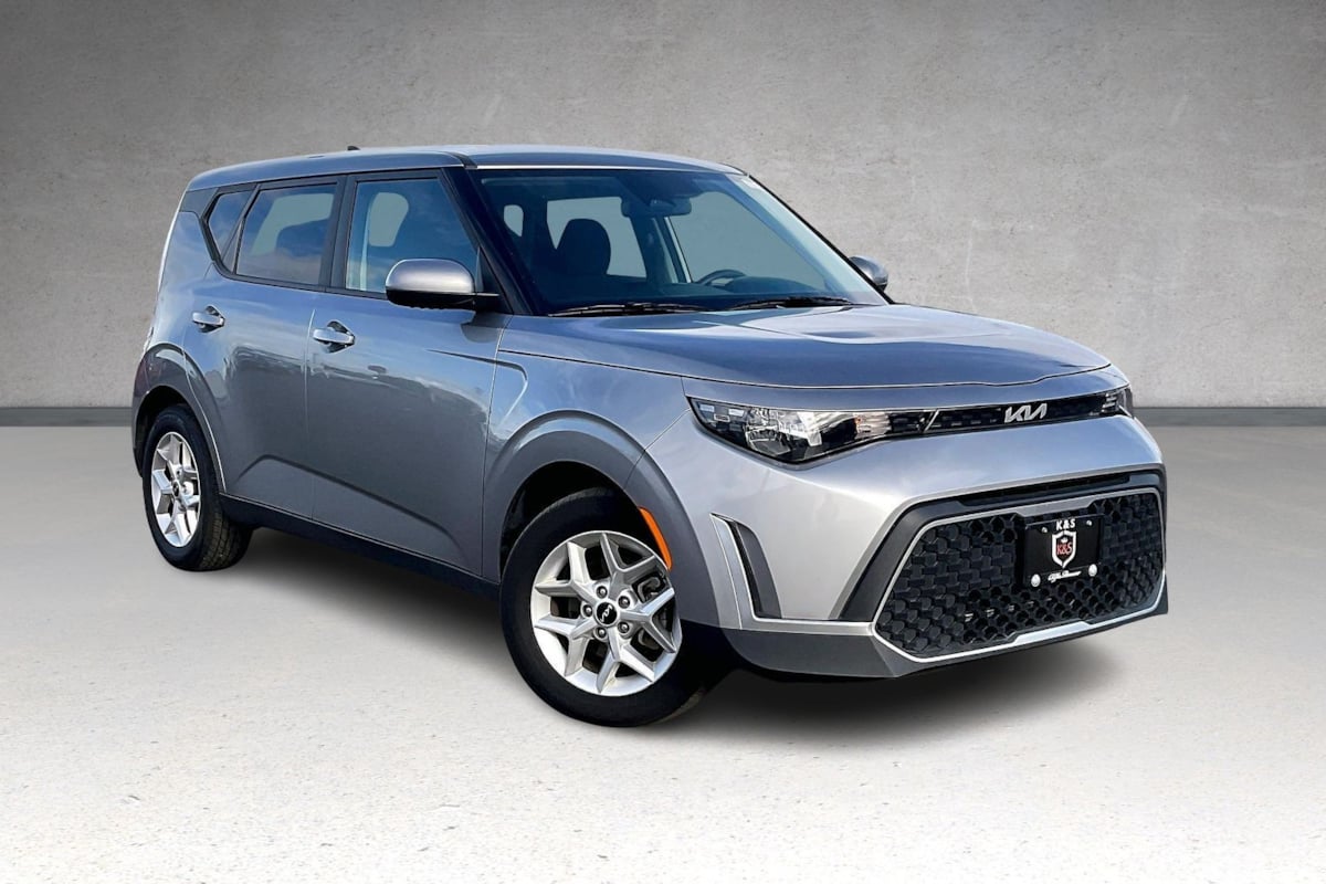 2024 Kia Soul LX S photo 2