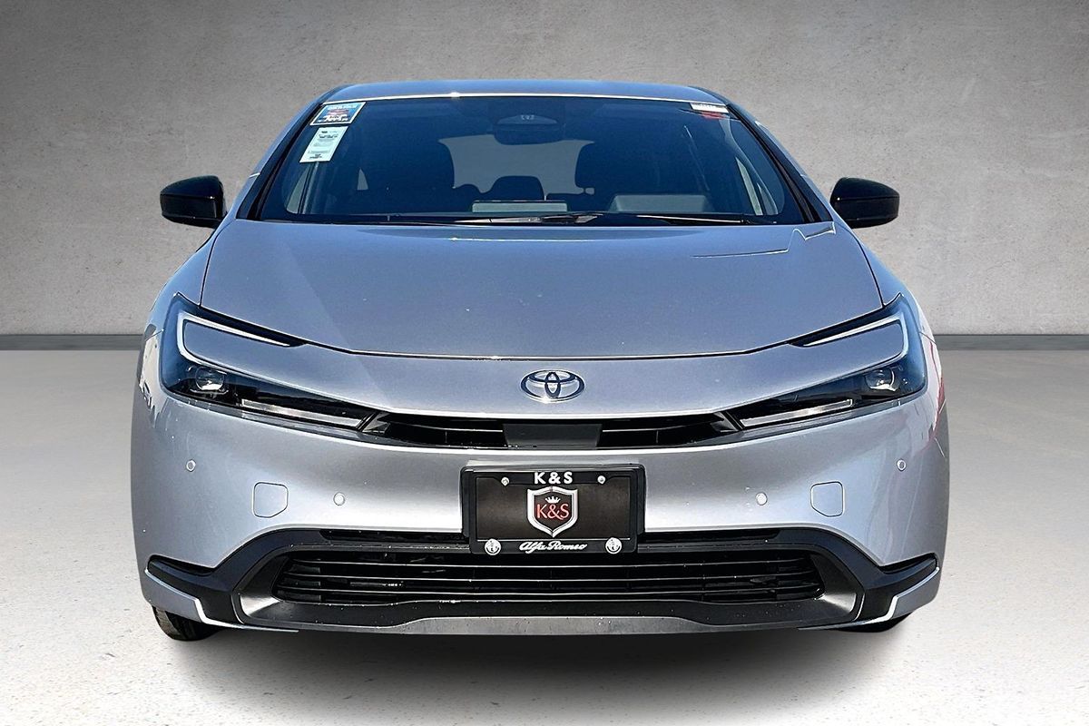 2024 Toyota Prius LE photo 3