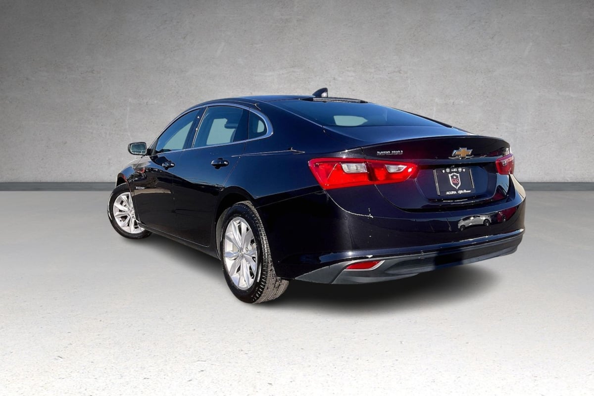 2023 Chevrolet Malibu 1LT photo 2