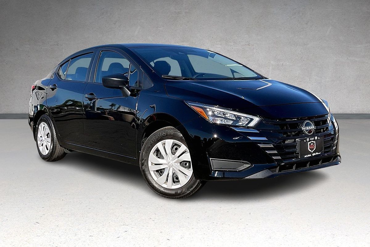 2025 Nissan Versa S photo 2