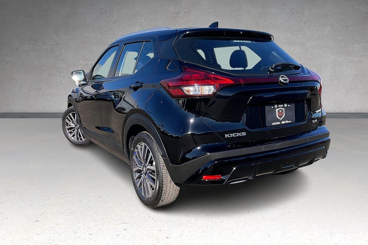 2024 Nissan Kicks SV photo 3