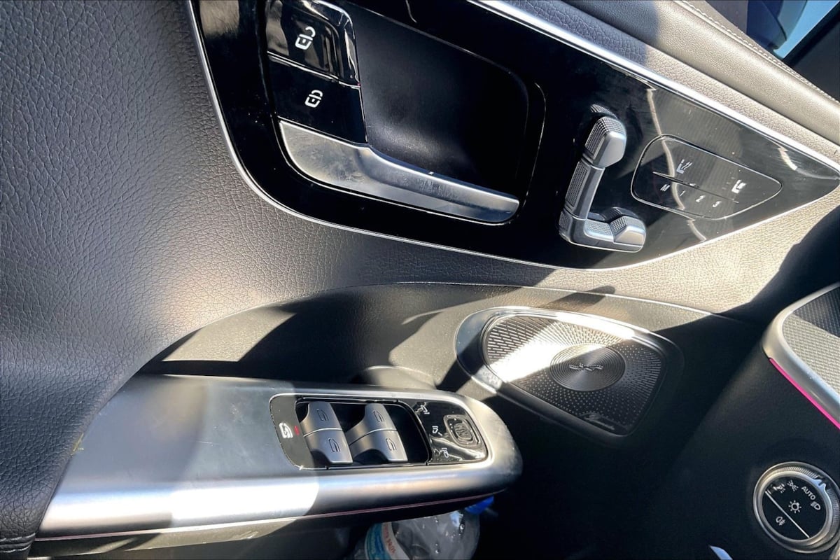 2025 Mercedes-Benz C-Class Sedan C 300 - Photo 8