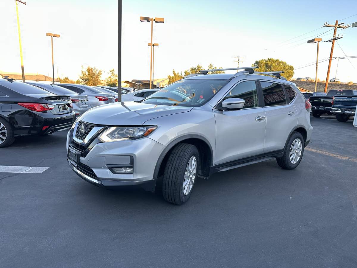 2020 Nissan Rogue SV - Photo 2