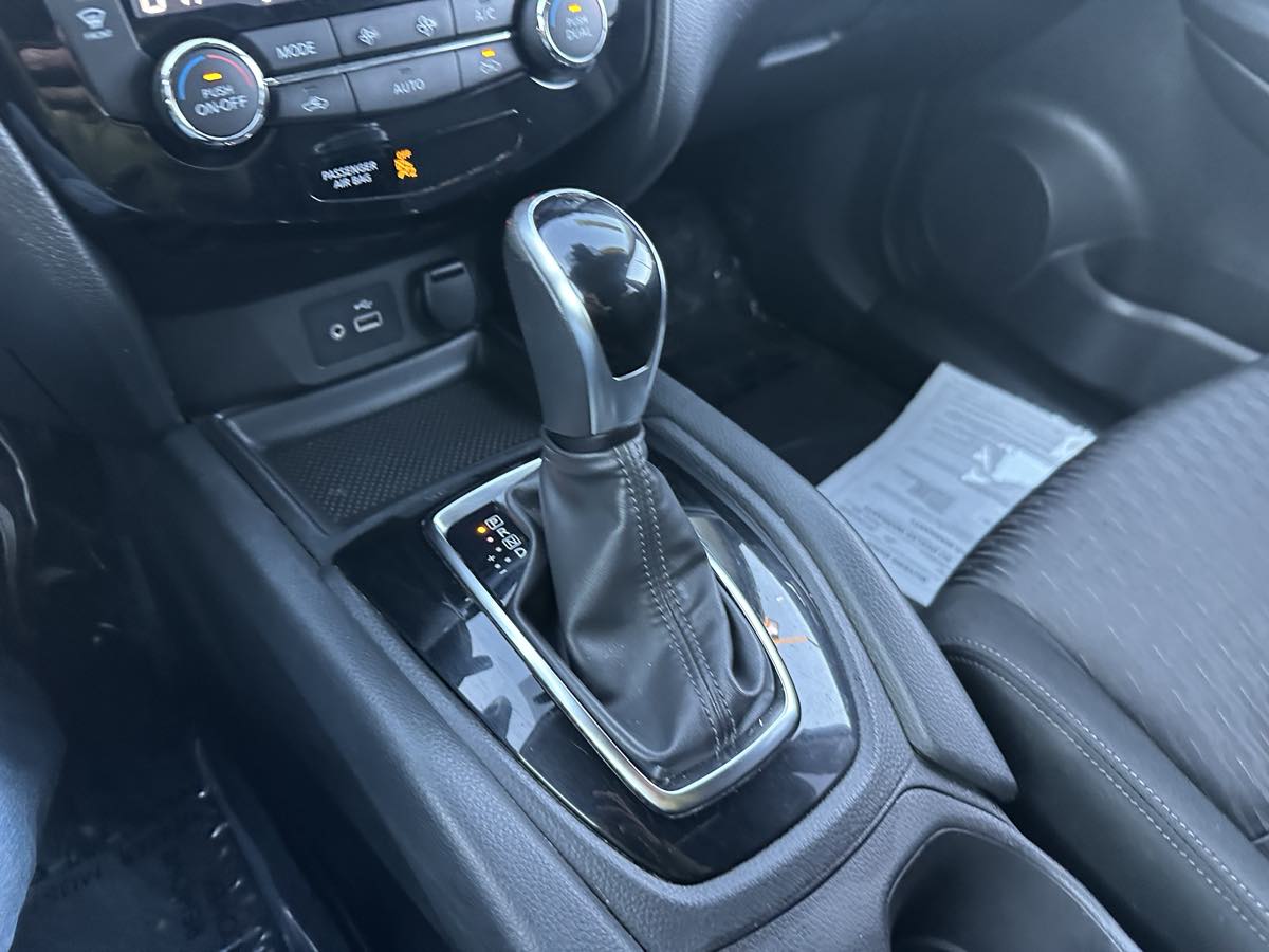 2020 Nissan Rogue SV - Photo 11