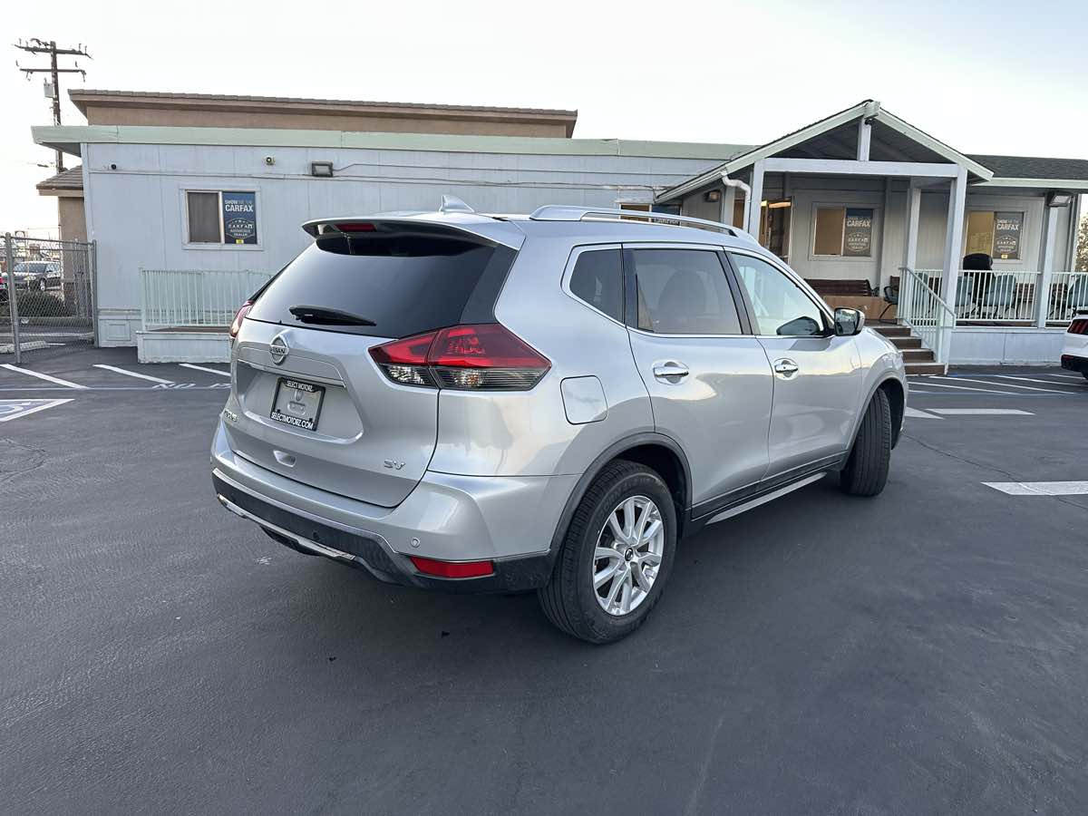 2020 Nissan Rogue SV - Photo 4