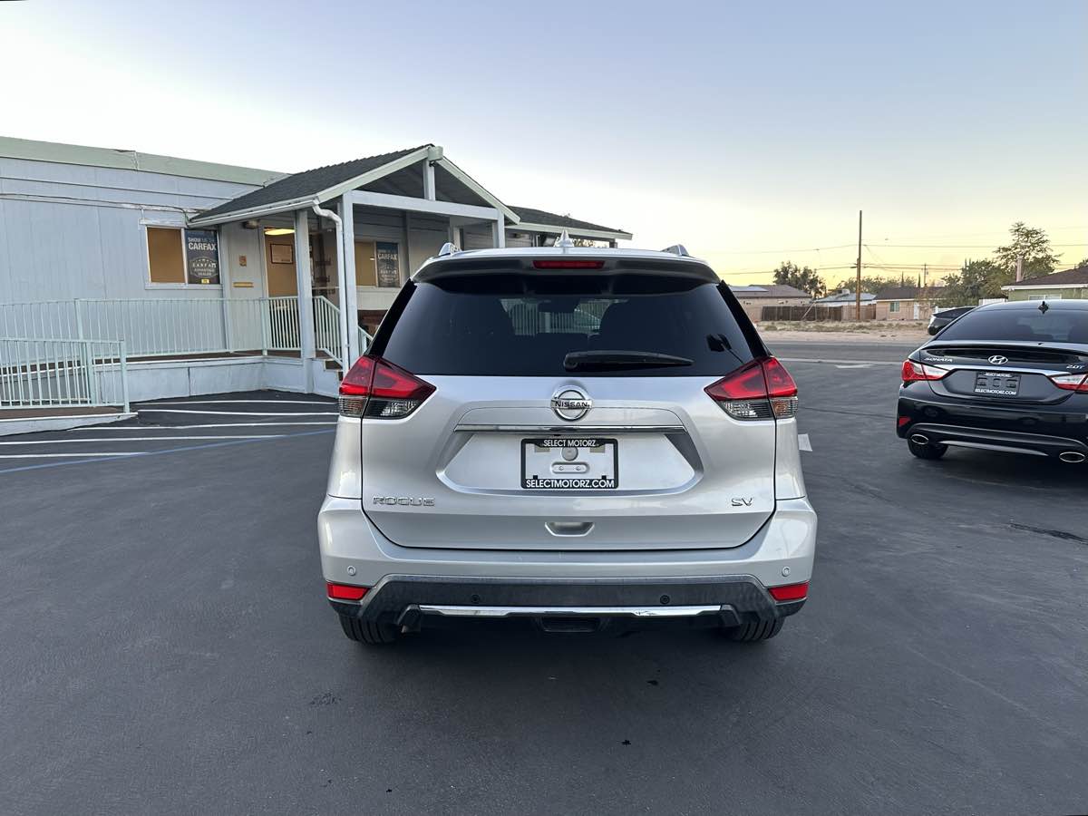 2020 Nissan Rogue SV - Photo 6