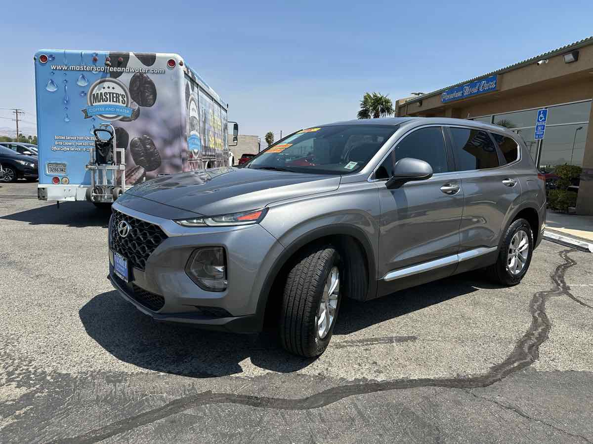 2019 Hyundai Santa Fe SE - Photo 2