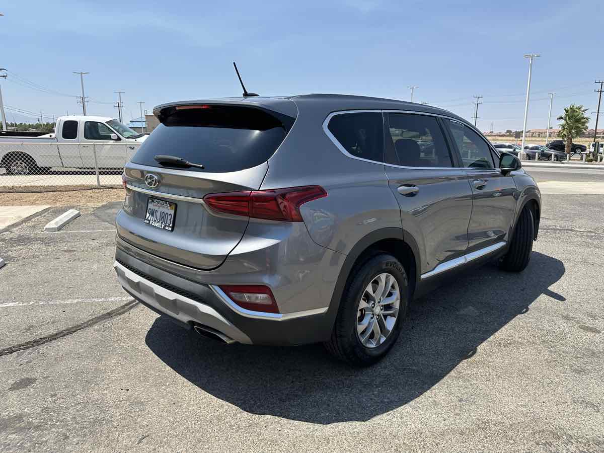 2019 Hyundai Santa Fe SE - Photo 4