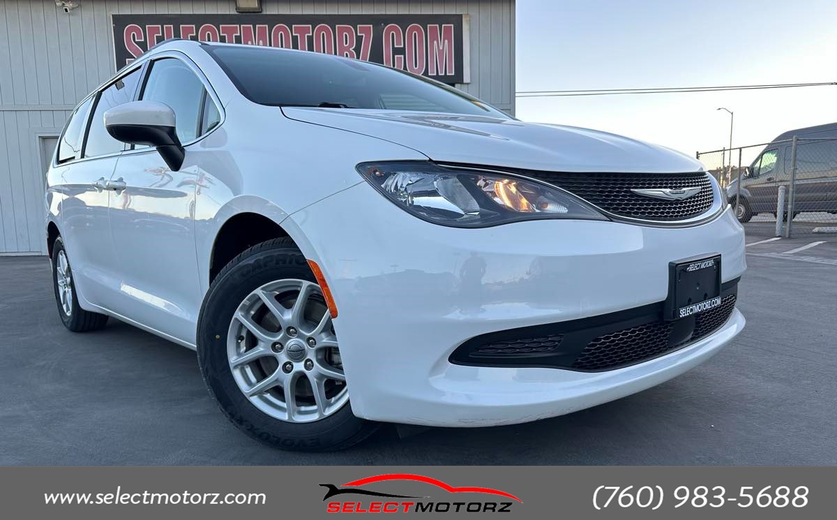 2021 Chrysler Voyager LXI's photo