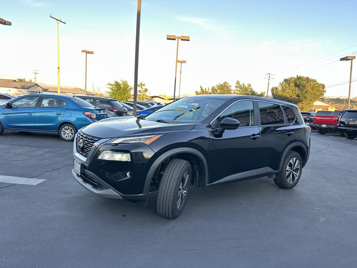 2023 Nissan Rogue SV - Photo 2
