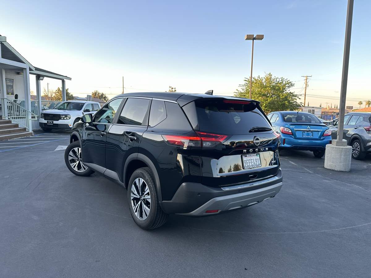 2023 Nissan Rogue SV - Photo 3