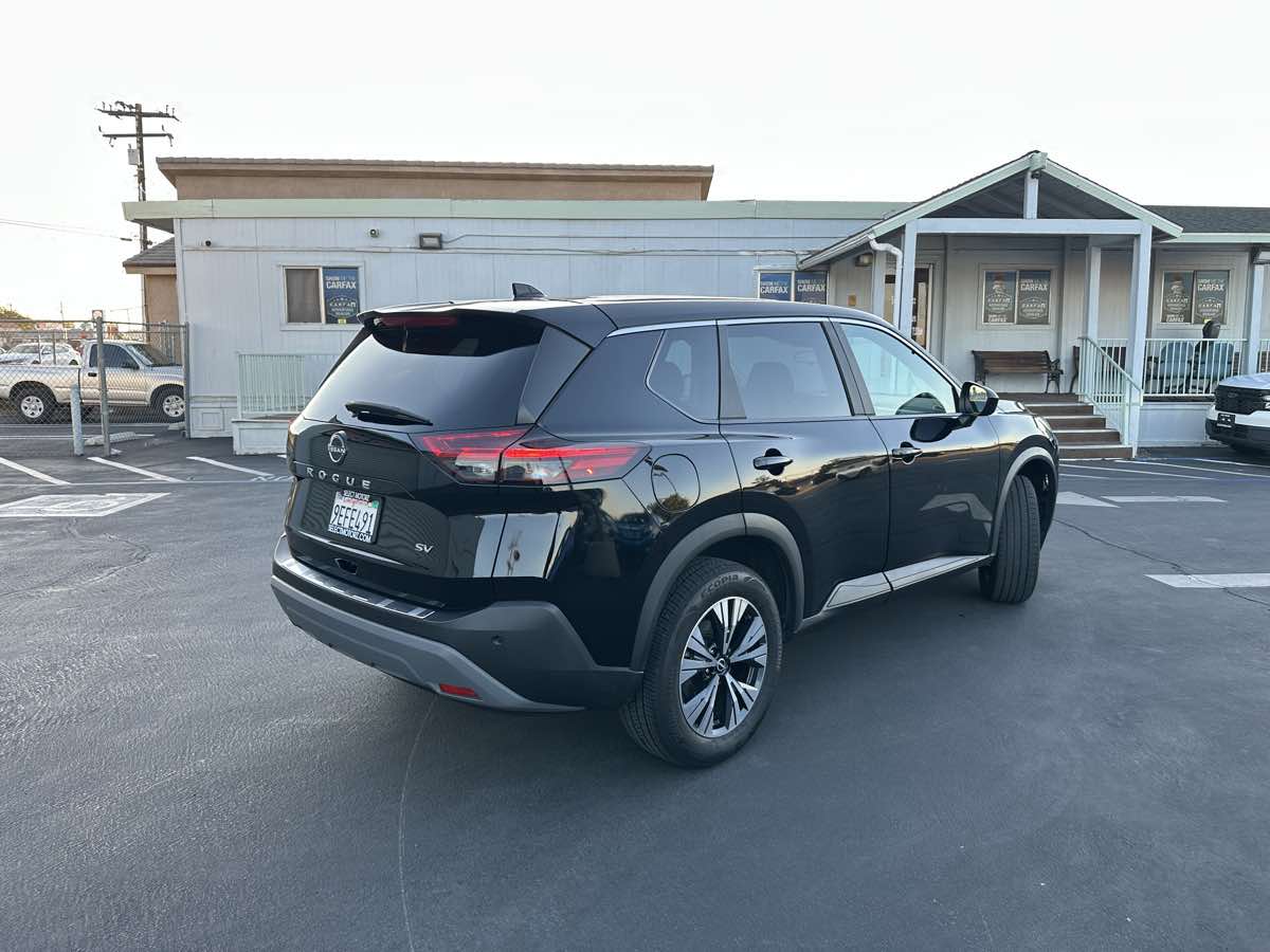2023 Nissan Rogue SV - Photo 4