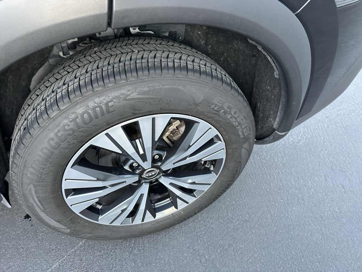 2023 Nissan Rogue SV - Photo 16