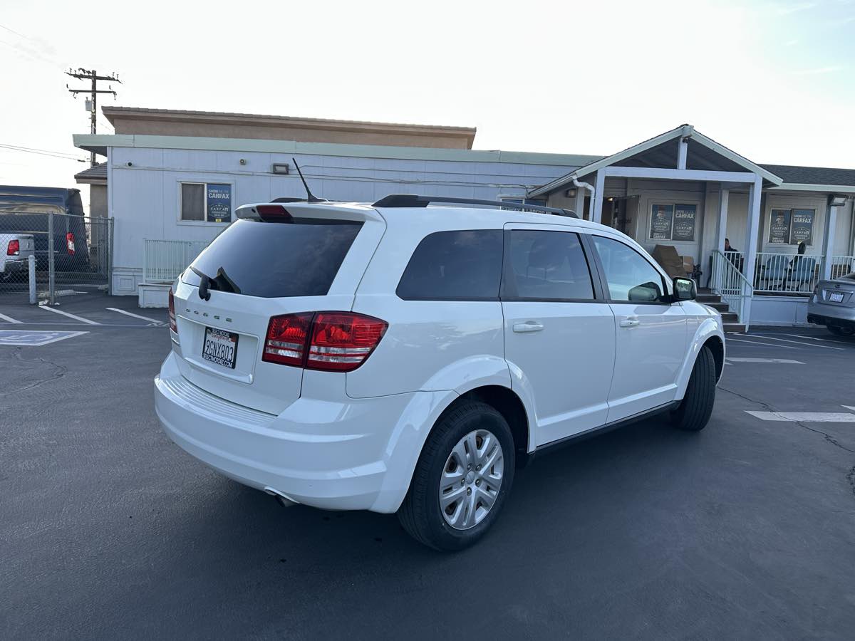 2017 Dodge Journey SE - Photo 4