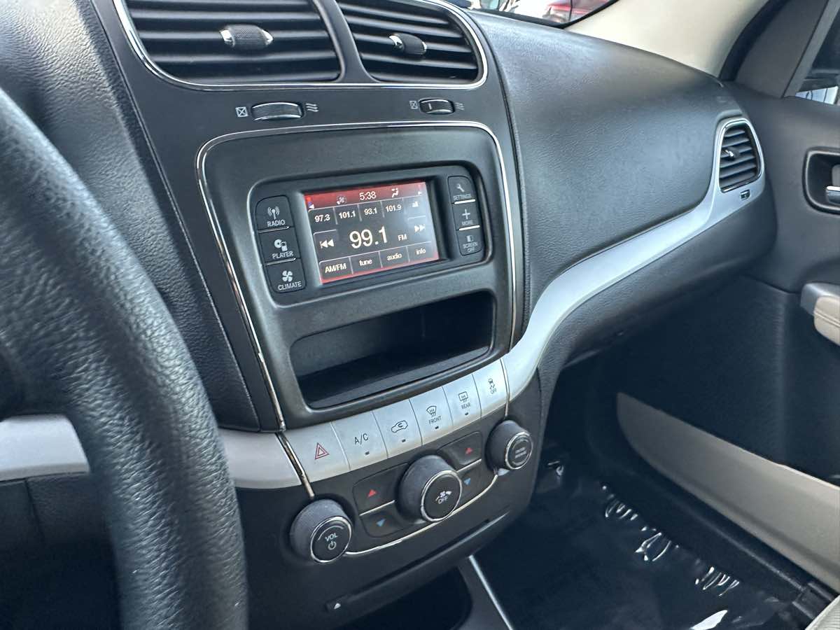 2017 Dodge Journey SE - Photo 9