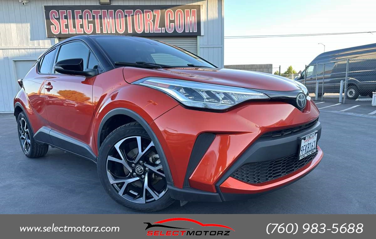 2020 Toyota C-HR XLE's photo