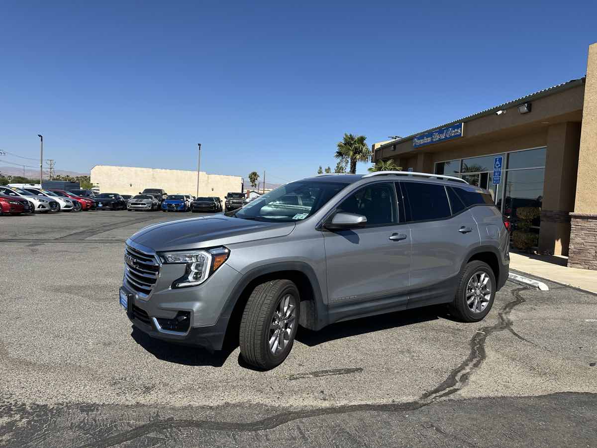 2023 GMC Terrain SLT - Photo 2