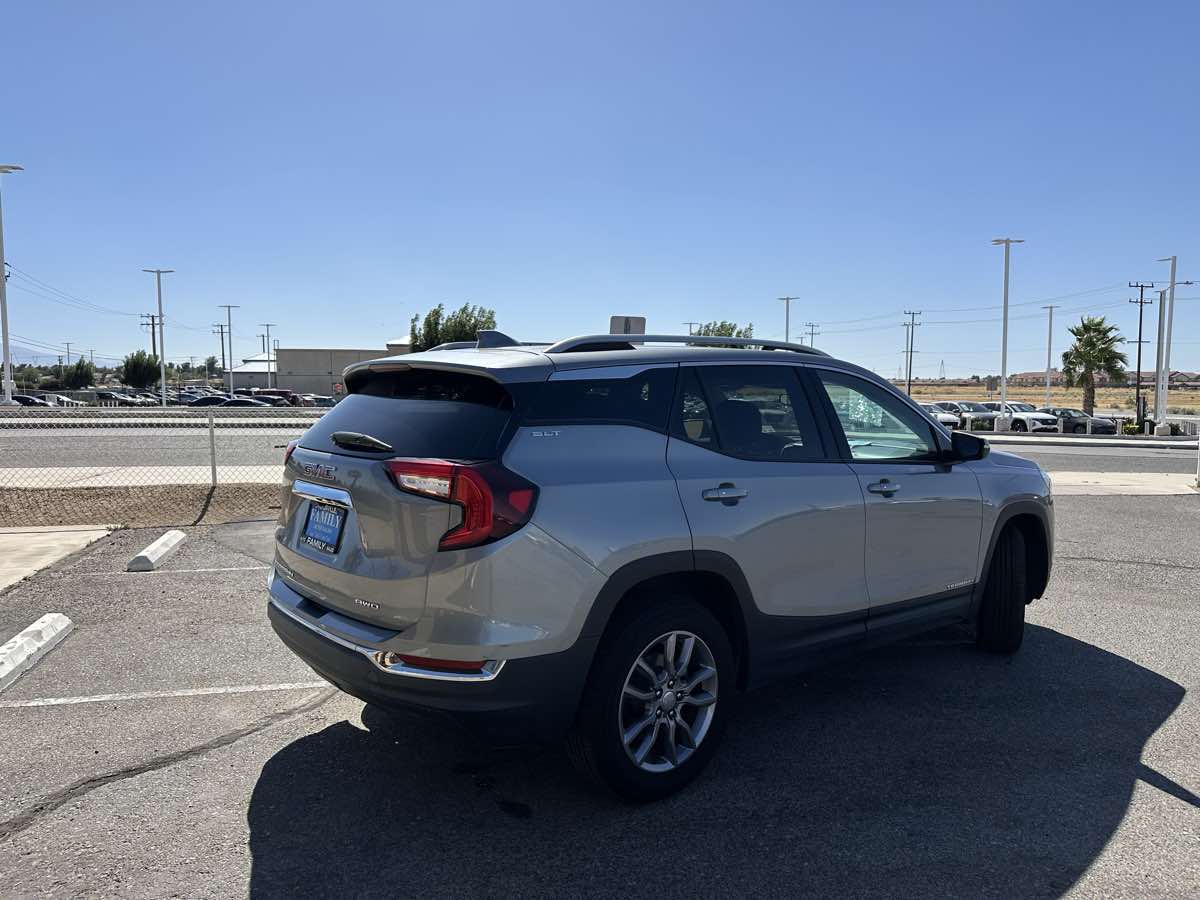 2023 GMC Terrain SLT - Photo 4