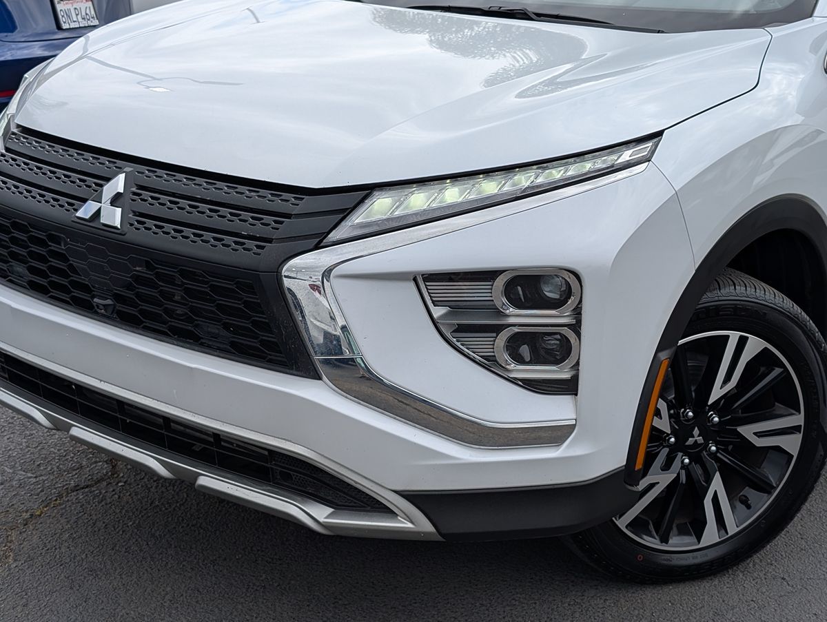 2023 Mitsubishi Eclipse Cross SE photo 3