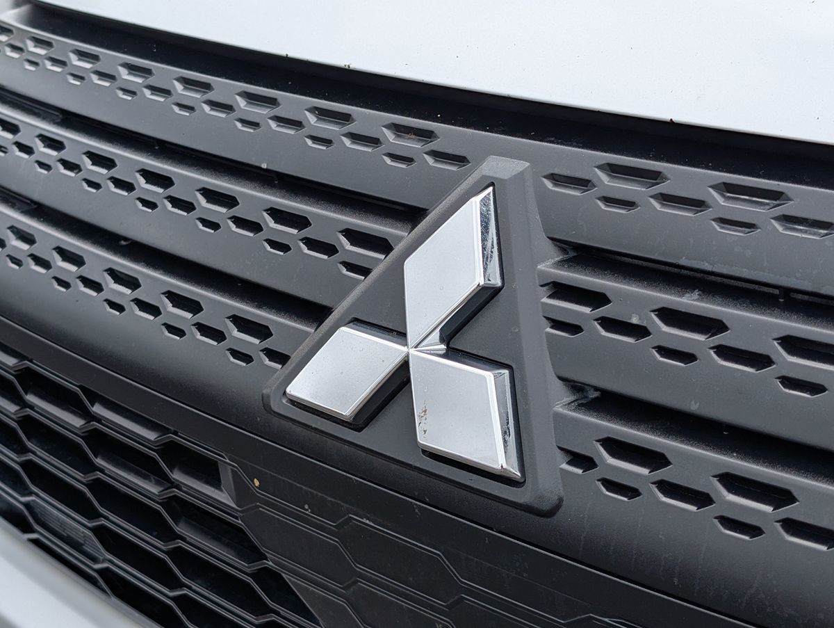 2023 Mitsubishi Eclipse Cross SE photo 4