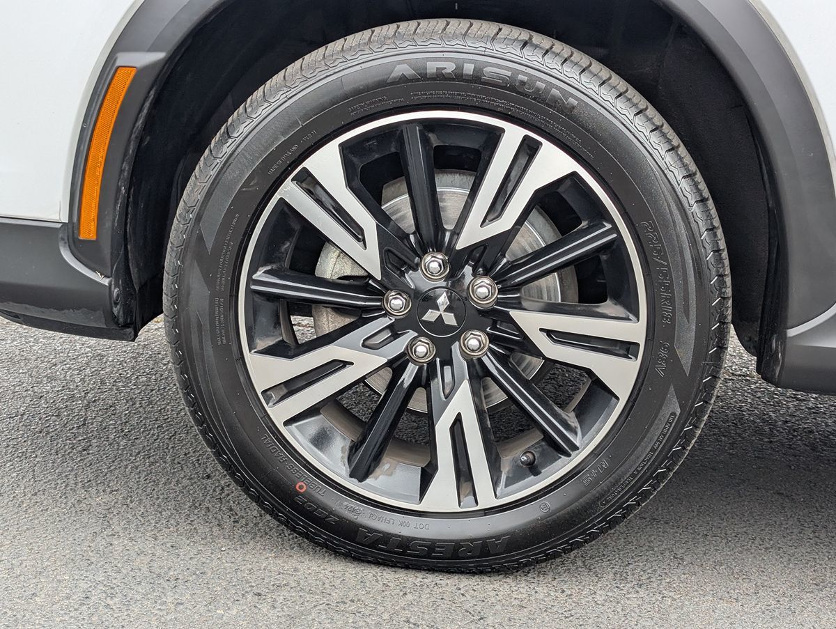2023 Mitsubishi Eclipse Cross SE photo 7