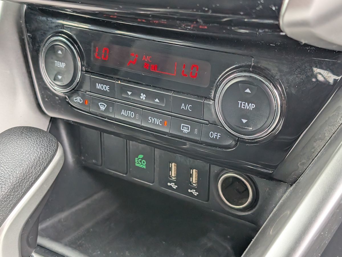 2023 Mitsubishi Eclipse Cross SE photo 17