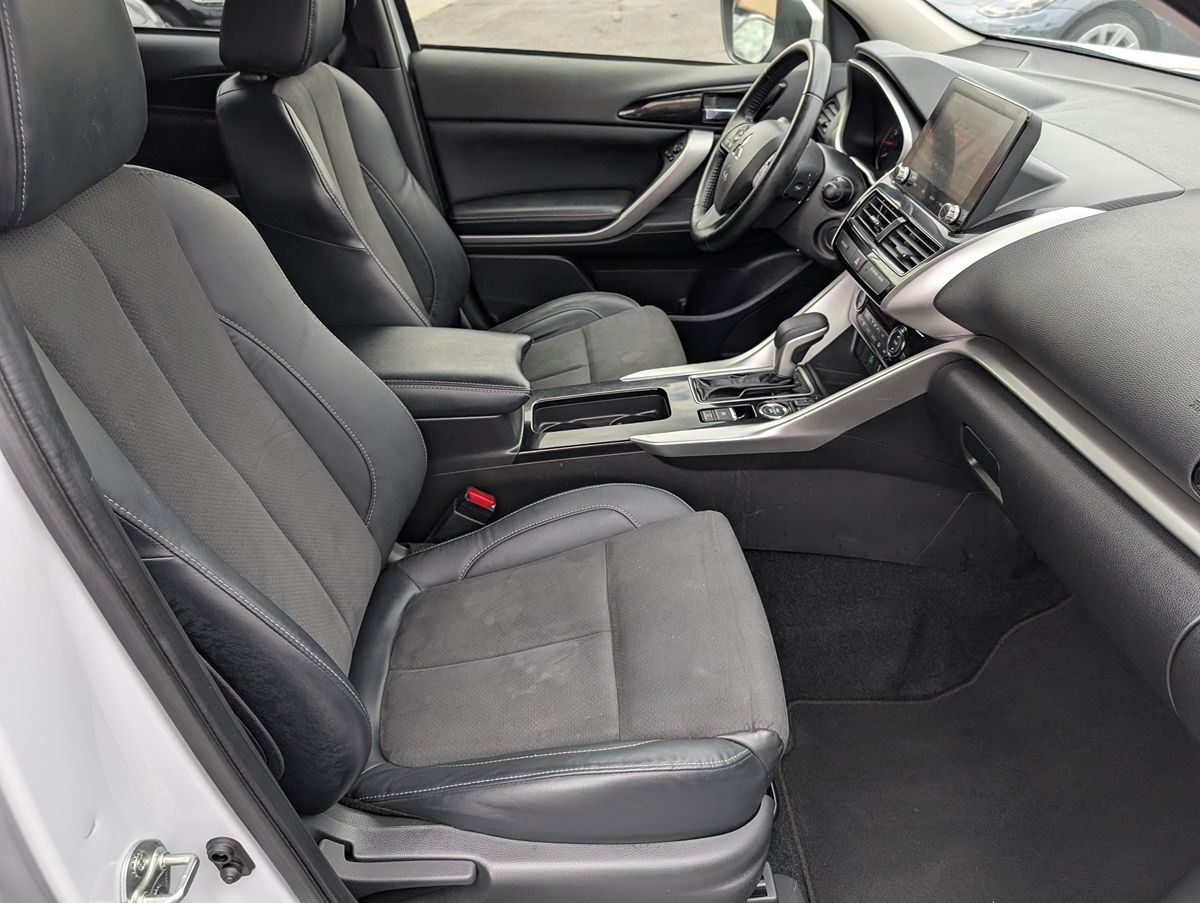 2023 Mitsubishi Eclipse Cross SE photo 16