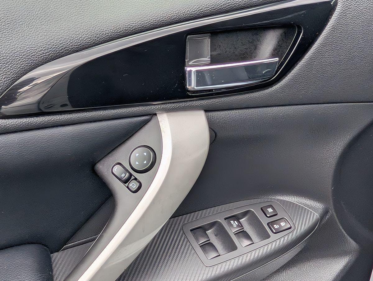 2023 Mitsubishi Eclipse Cross SE photo 28