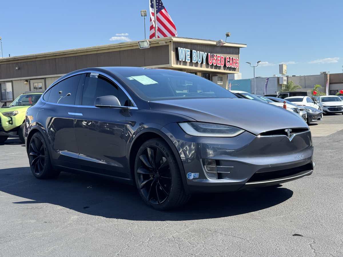 Tesla Model X photo 4