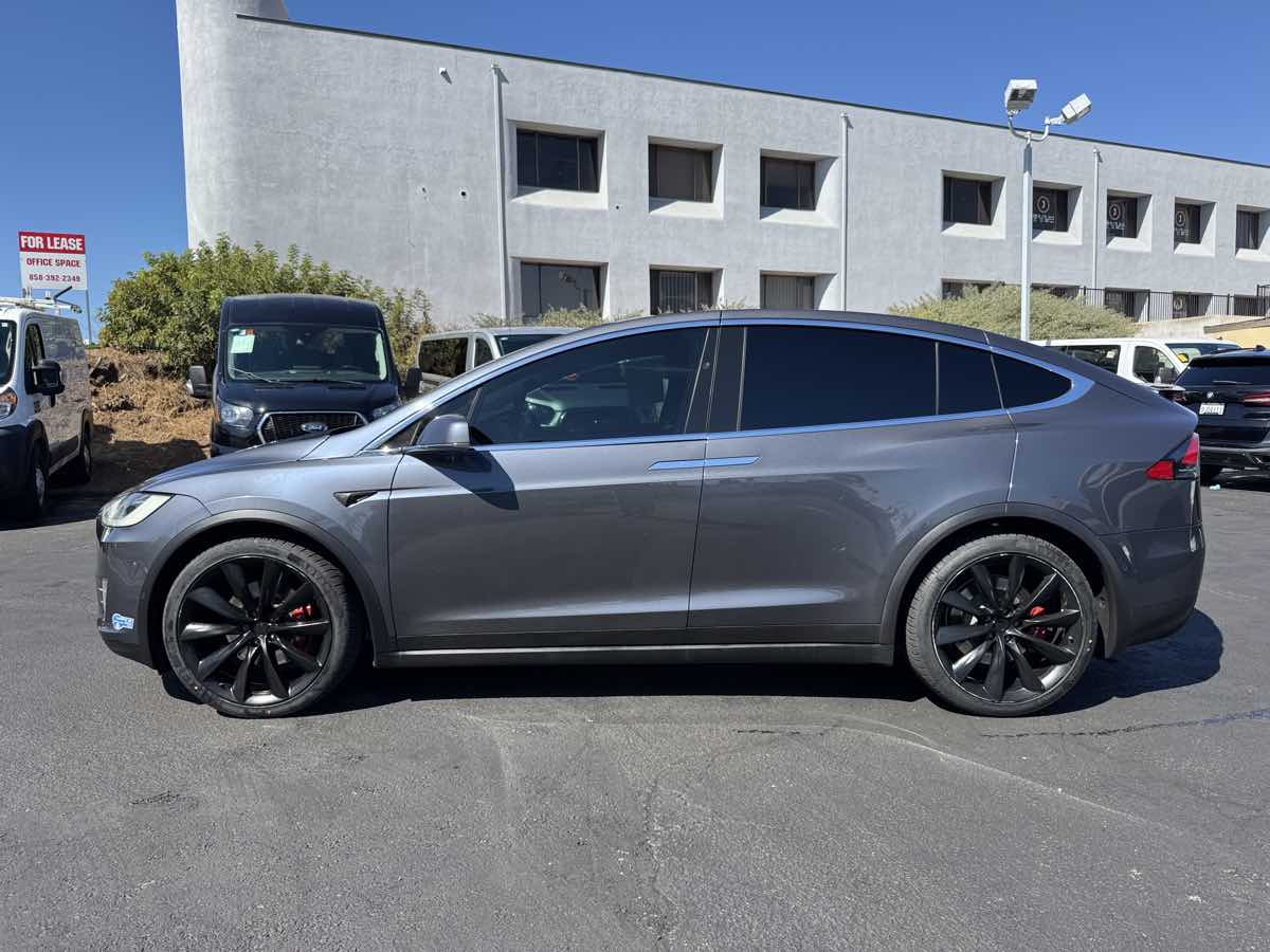 Tesla Model X photo 6