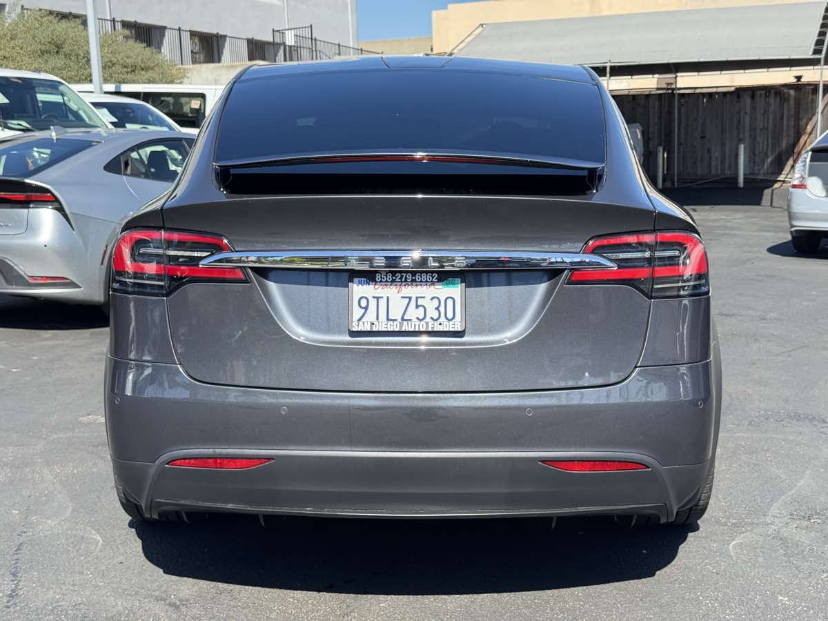 Tesla Model X photo 12
