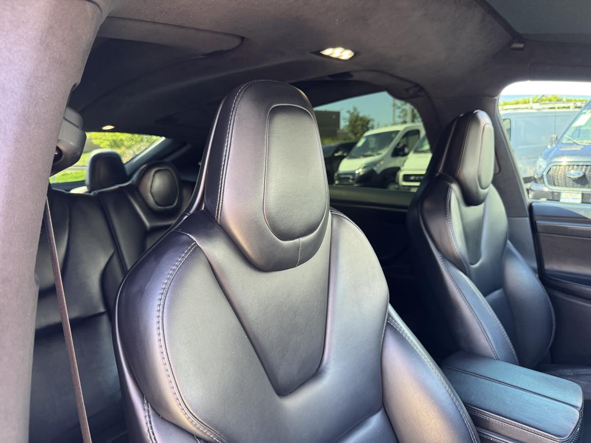 Tesla Model X photo 13