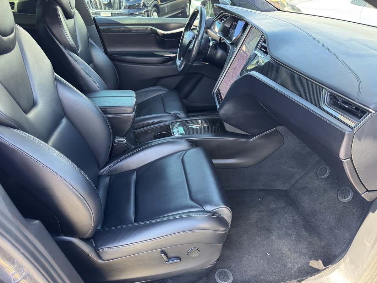 Tesla Model X photo 14