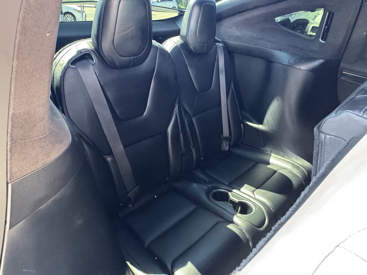 Tesla Model X photo 17