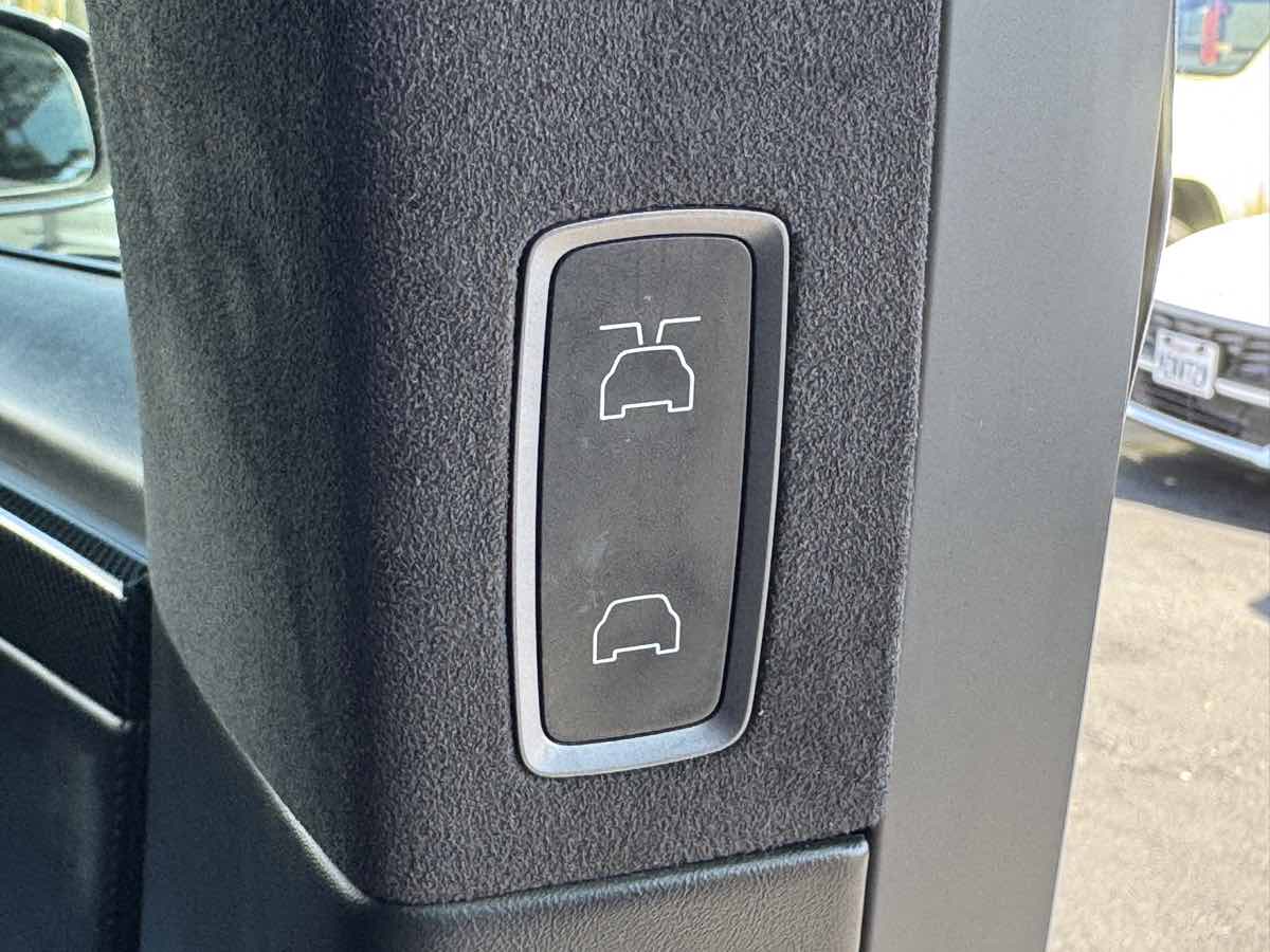 Tesla Model X photo 18