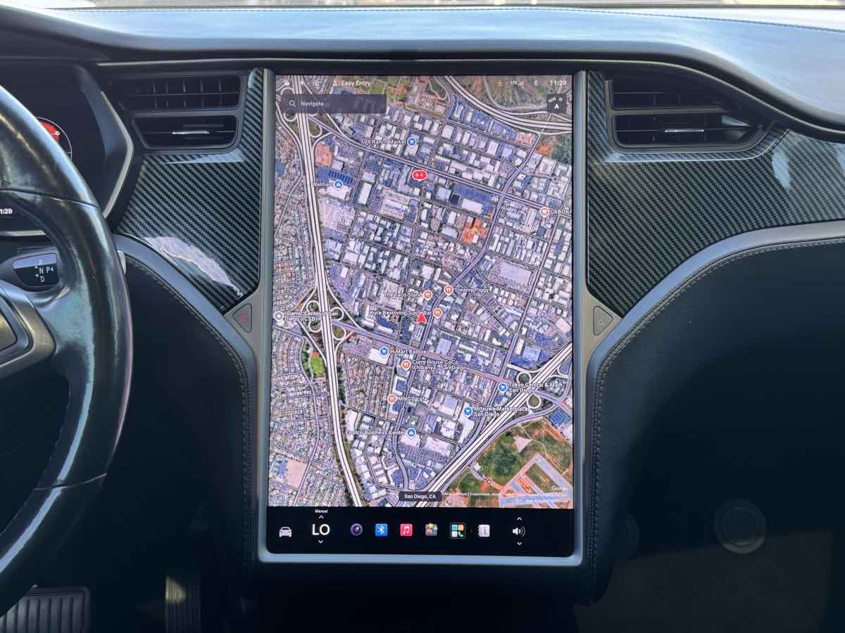 Tesla Model X photo 22