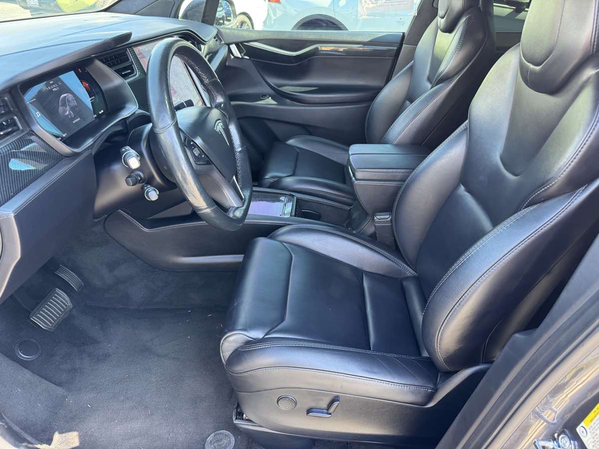 Tesla Model X photo 26